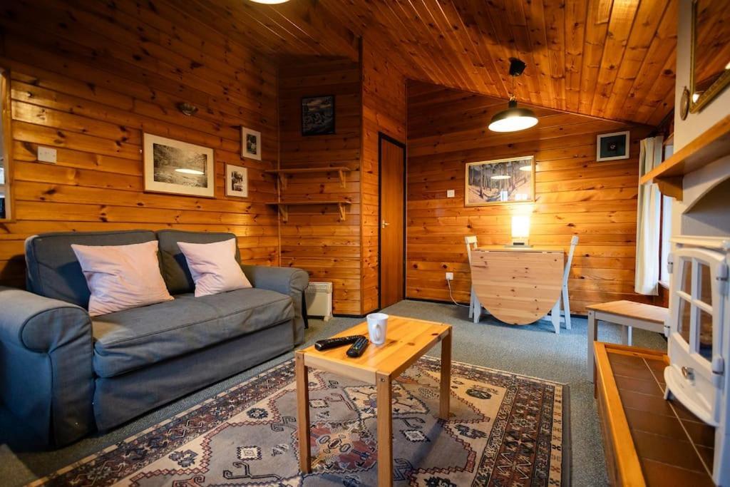 Cozy Norwegian Style Log Cabin In Rural Snowdonia - 2 Bedrooms & Parking By Seren Short Stays Ffestiniog Exterior photo