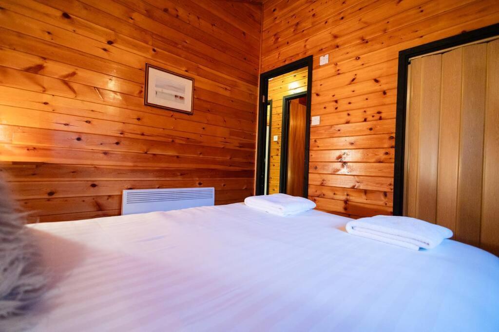 Cozy Norwegian Style Log Cabin In Rural Snowdonia - 2 Bedrooms & Parking By Seren Short Stays Ffestiniog Exterior photo