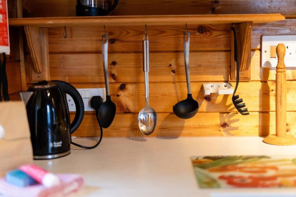 Cozy Norwegian Style Log Cabin In Rural Snowdonia - 2 Bedrooms & Parking By Seren Short Stays Ffestiniog Exterior photo